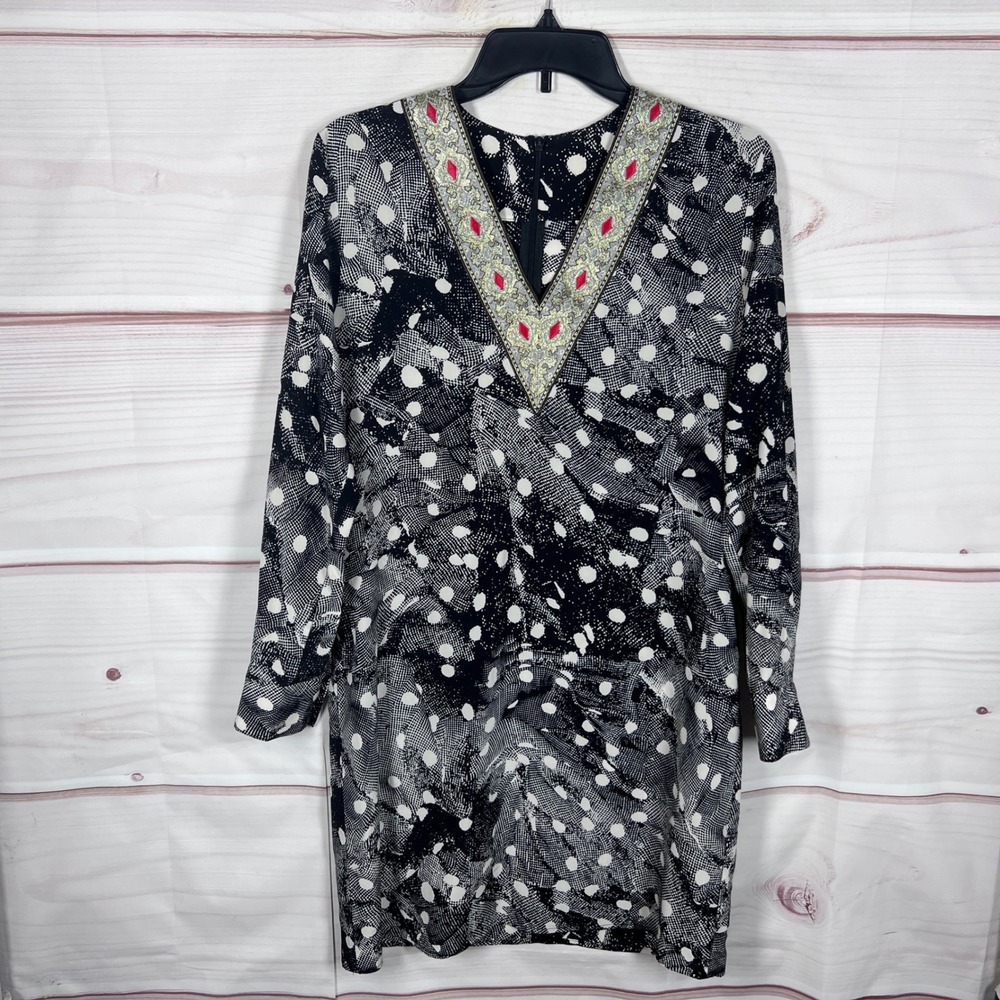 Tucker Dress Womens Small Black White Abstract Silk Shift Embroidered V-Neck